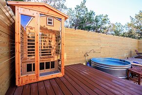 Romantic Luxury Retreat-hot/cold pool & sauna