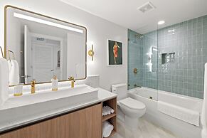 Prime Downtown Location Luxury Studio