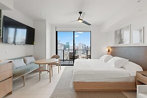 Prime Downtown Location Luxury Studio