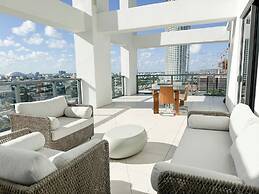 Luxury 3BR with Private Rooftop