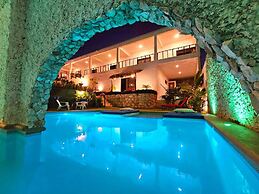 Mayan Majesty Boutique Hotel