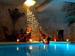 Mayan Majesty Boutique Hotel