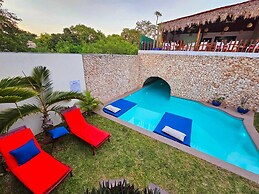 Mayan Majesty Boutique Hotel