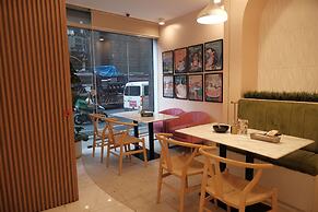 Golden Seagulls Hotel