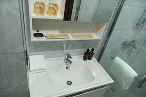 Golden Seagulls Hotel