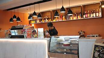 Golden Seagulls Hotel