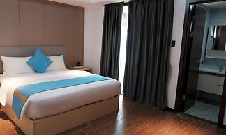 Golden Seagulls Hotel