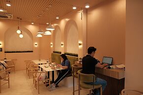 Golden Seagulls Hotel