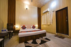 Fabhotel The Grand Palace
