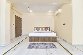 Fabhotel Pearl Square