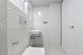 Fabhotel Pearl Square