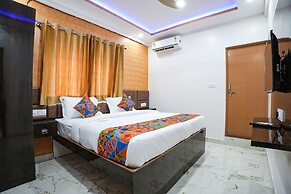 Fabhotel A White Pearl Suites
