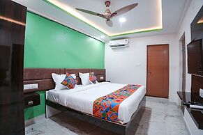 Fabhotel A White Pearl Suites
