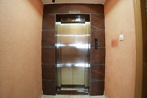 Fabhotel A White Pearl Suites