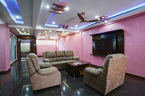 Fabhotel A White Pearl Suites