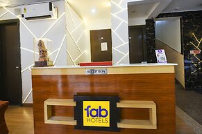 Fabhotel Moon Light