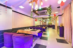 Fabhotel Raj Matrya Inn