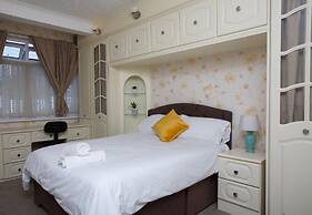 Stunning Spacious Bungalow With Ample Parking