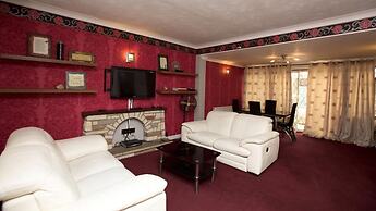 Stunning Spacious Bungalow With Ample Parking