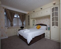 Stunning Spacious Bungalow With Ample Parking