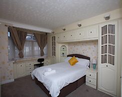 Stunning Spacious Bungalow With Ample Parking