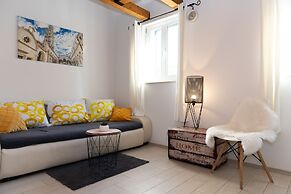 Central Split Rooms and apartment Paese