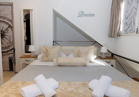 Central Split Rooms and apartment Paese