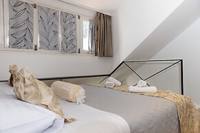 Central Split Rooms and apartment Paese