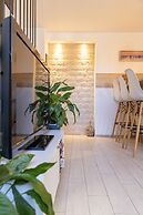 Central Split Rooms and apartment Paese