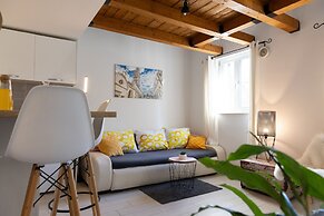 Central Split Rooms and apartment Paese