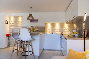 Central Split Rooms and apartment Paese