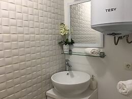 Central Split Rooms and apartment Paese