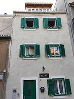 Central Split Rooms and apartment Paese