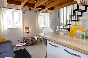 Central Split Rooms and apartment Paese