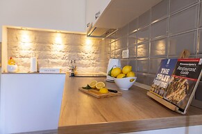 Central Split Rooms and apartment Paese