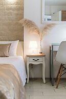 Central Split Rooms and apartment Paese