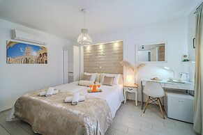 Central Split Rooms and apartment Paese