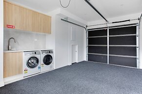 Central Oasis Townhouse with Parking