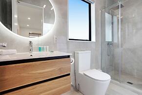 Central Oasis Townhouse with Parking