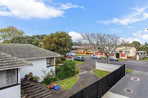 Central Oasis Townhouse with Parking
