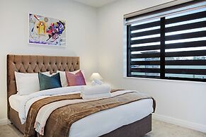 Central Oasis Townhouse with Parking