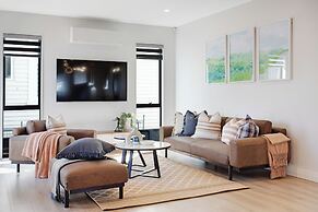 Central Oasis Townhouse with Parking