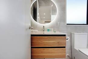 Central Oasis Townhouse with Parking