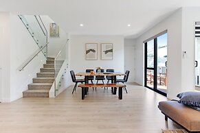 Central Oasis Townhouse with Parking