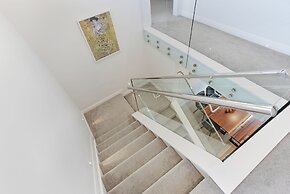 Central Oasis Townhouse with Parking