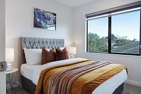 Central Oasis Townhouse with Parking