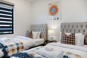 Central Oasis Townhouse with Parking