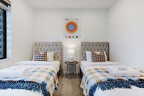 Central Oasis Townhouse with Parking