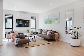 Central Oasis Townhouse with Parking