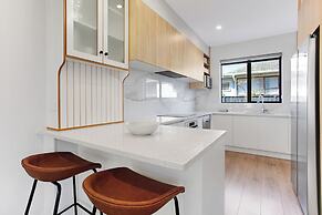 Central Oasis Townhouse with Parking